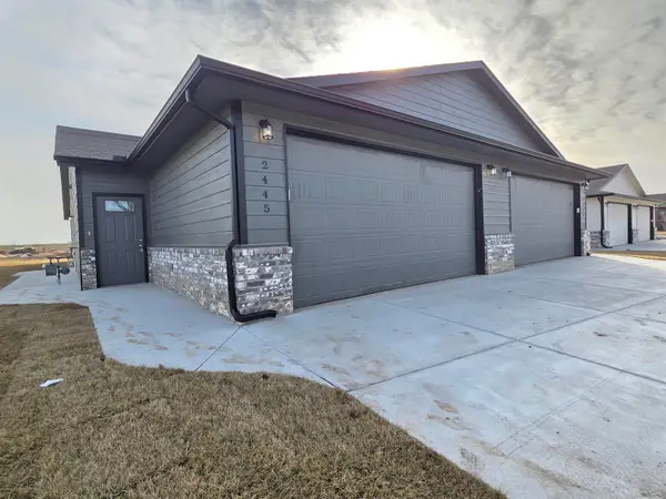 2445 S Wheatland Ct, Wichita, KS 67235