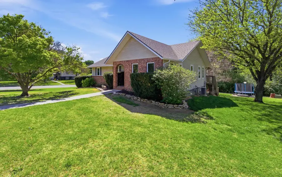 1401 Riverview Rd, Pratt, KS 67124 - #2