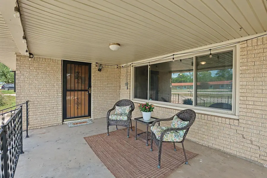 800 N Friend St, Belle Plaine, KS 67013 - #2