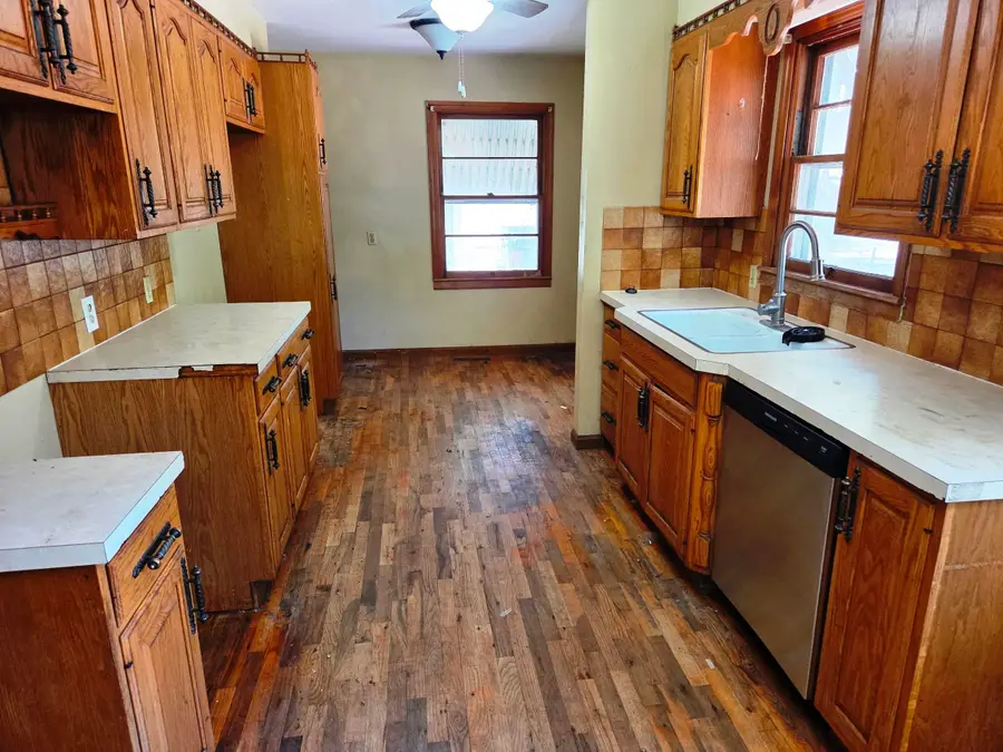 820 Grandview Ave, Newton, KS 67114 - #3