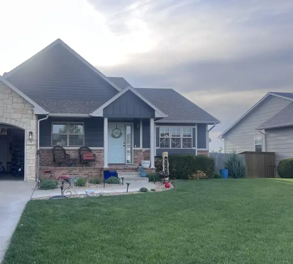 5 Knott Ct, Hesston, KS 67062