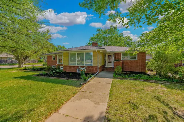 104 S Parkwood Ln, Wichita, KS 67218