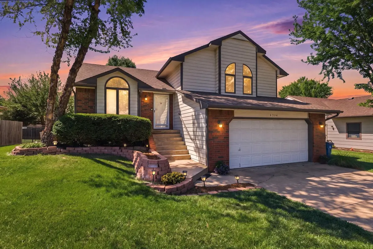 4554 N Eagle Lake Dr, Bel Aire, KS 67220 - #1