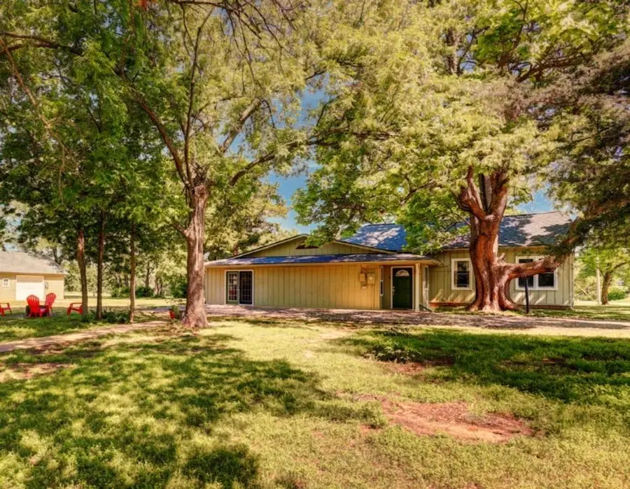 205 S Centennial Rd, Arkansas City, KS 67005 - #2