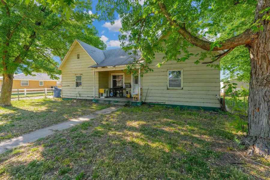 215 W C Ave, Kingman, KS 67068 - #2