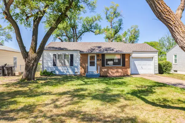 856 Vassar Dr, Salina, KS 67401