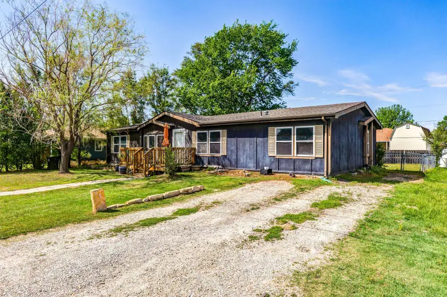 438 Saturn Ave, Salina, KS 67401 - #2