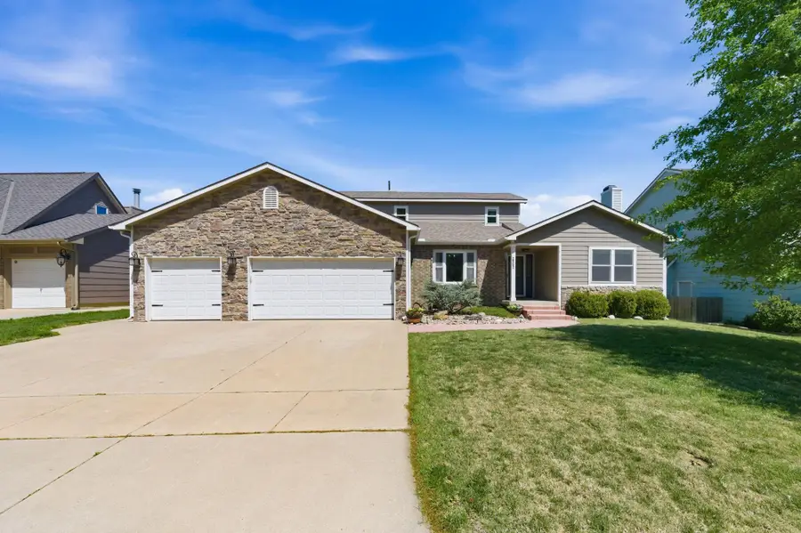 2562 N Fox Run Ct, Wichita, KS 67226 - #2