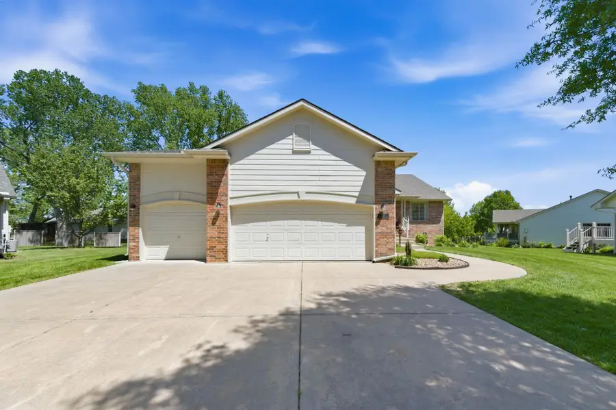 237 S Maple Dunes Ct, Wichita, KS 67235 - #2