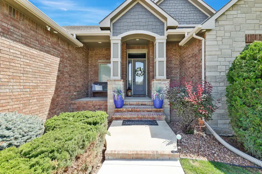 2352 S Ironstone St, Wichita, KS 67230 - #2