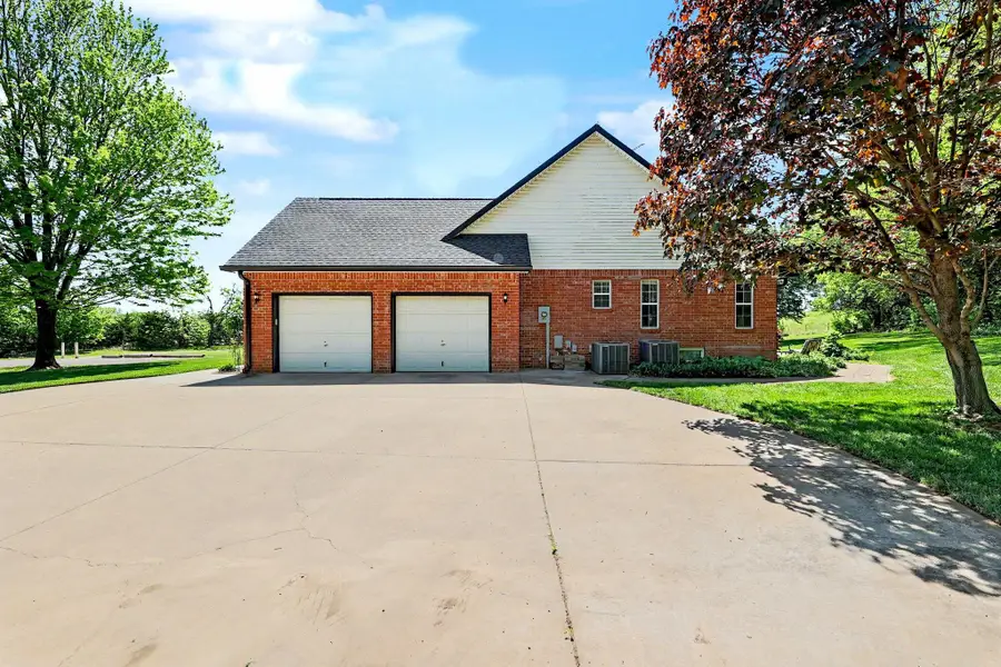 401 N Trail, Mulvane, KS 67110 - #3