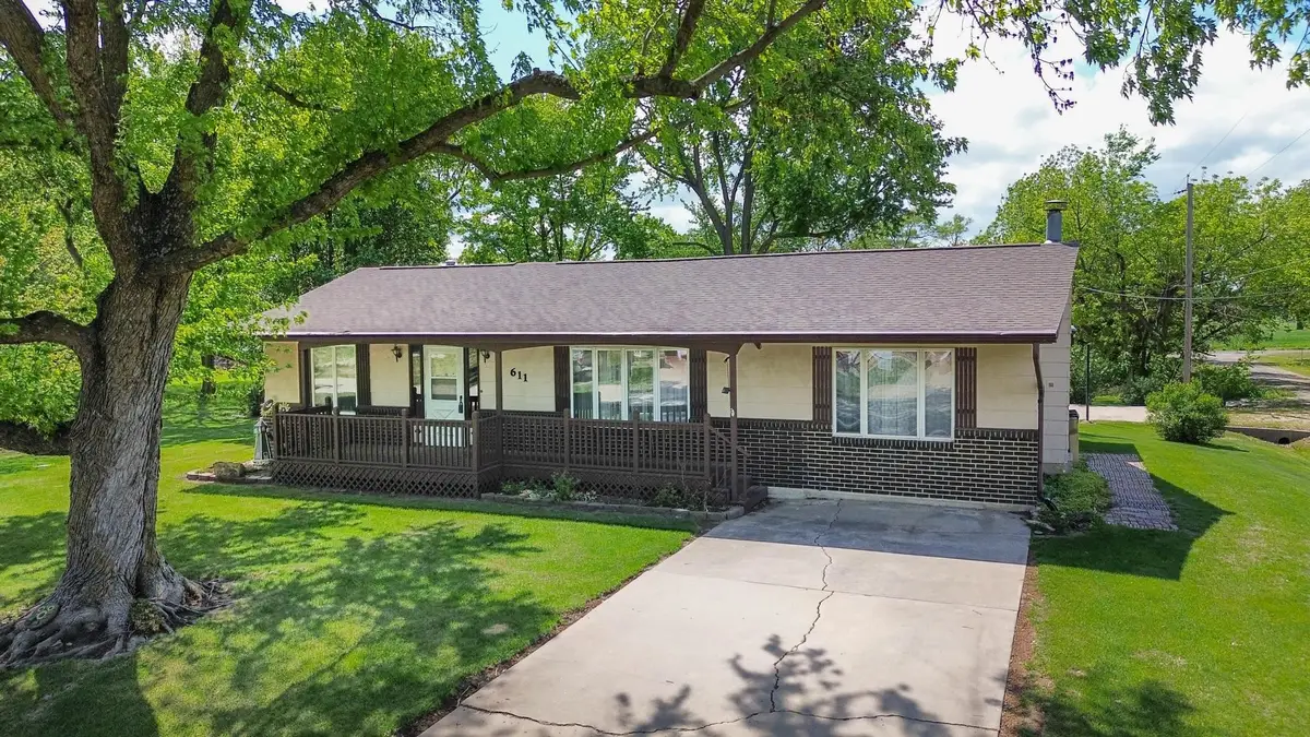 611 Chestnut, Peabody, KS 66866 - #1