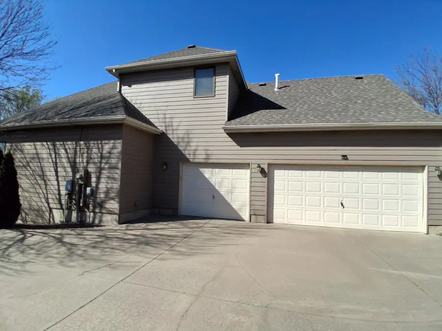 1250 Columbine Cr, Salina, KS 67401 - #2