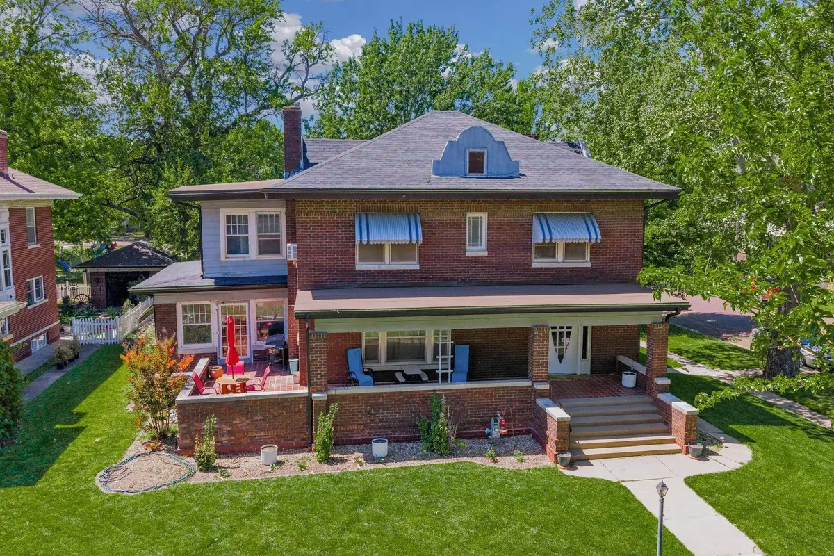 225 N B St, Arkansas City, KS 67005 - #1