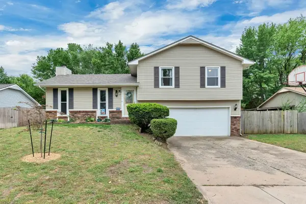 8919 W Jamesburg St, Wichita, KS 67212