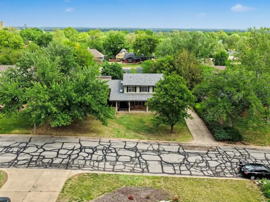 2211 Edgehill Rd., Salina, KS 67401 - #2