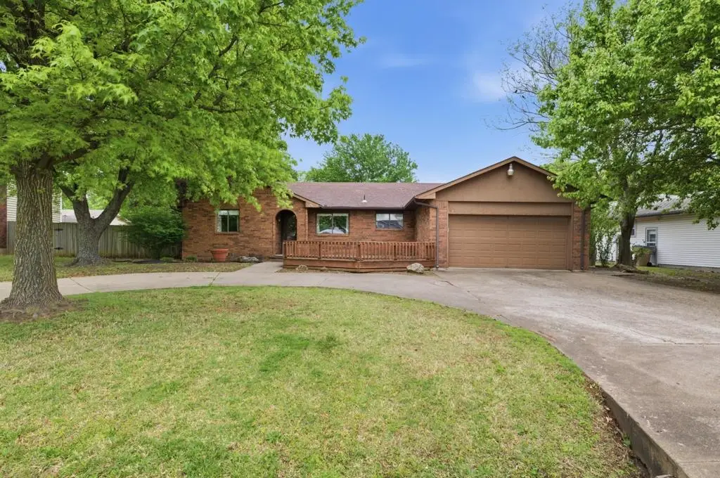 602 S Riverview St, Douglass, KS 67039 - #1