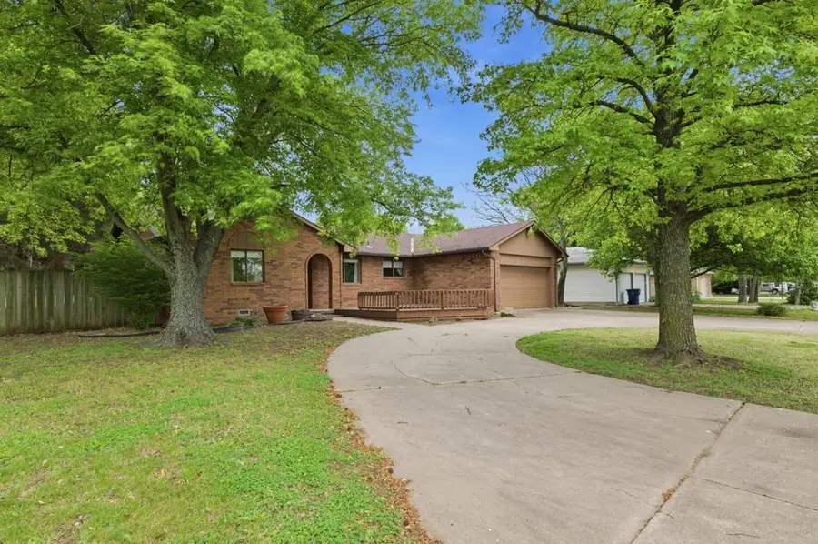 602 S Riverview St, Douglass, KS 67039 - #3