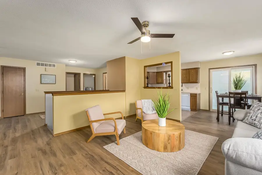 228 W Overlook Dr, Derby, KS 67037-2622 - #3