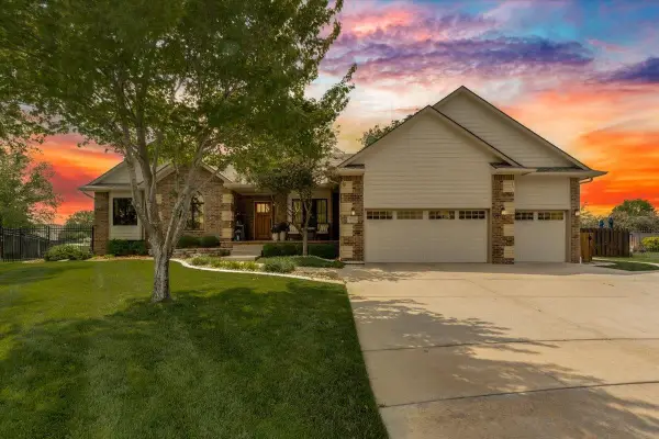 13723 W Highland Springs Ct, Wichita, KS 67235