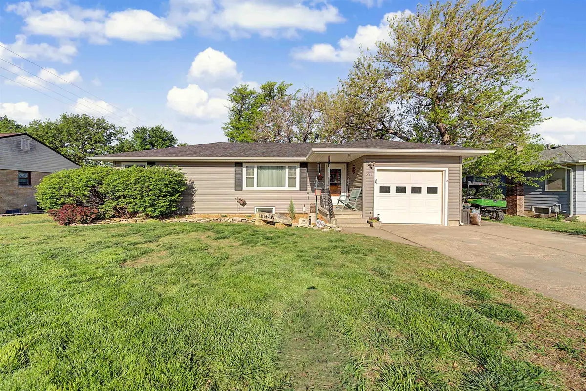 521 N Walnut St, Solomon, KS 67480 - #1