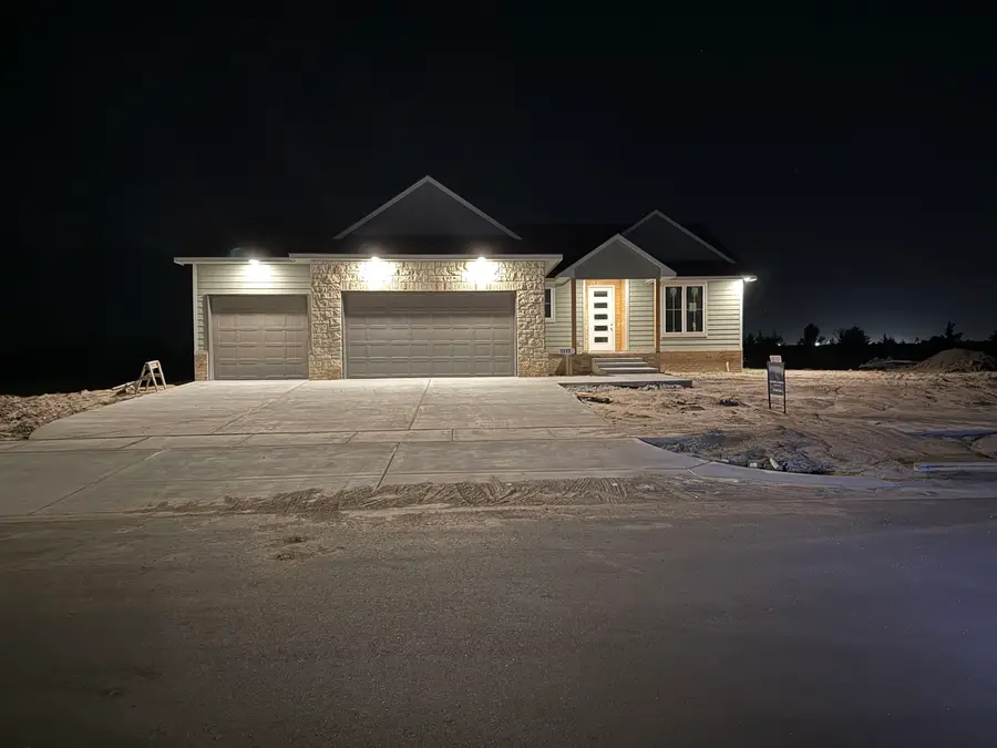 3513 S Bluelake St, Wichita, KS 67215 - #2