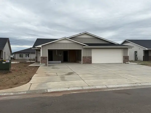 2877 S Cedar Crest Ct, Wichita, KS 67215