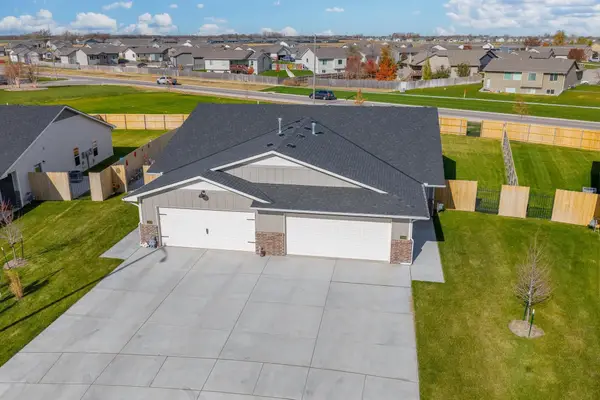 2869 S Cedar Crest Ct, Wichita, KS 67215