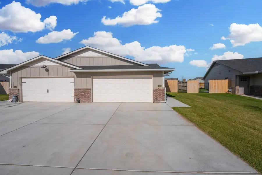 2885 S Cedar Crest Ct, Wichita, KS 67215 - #2