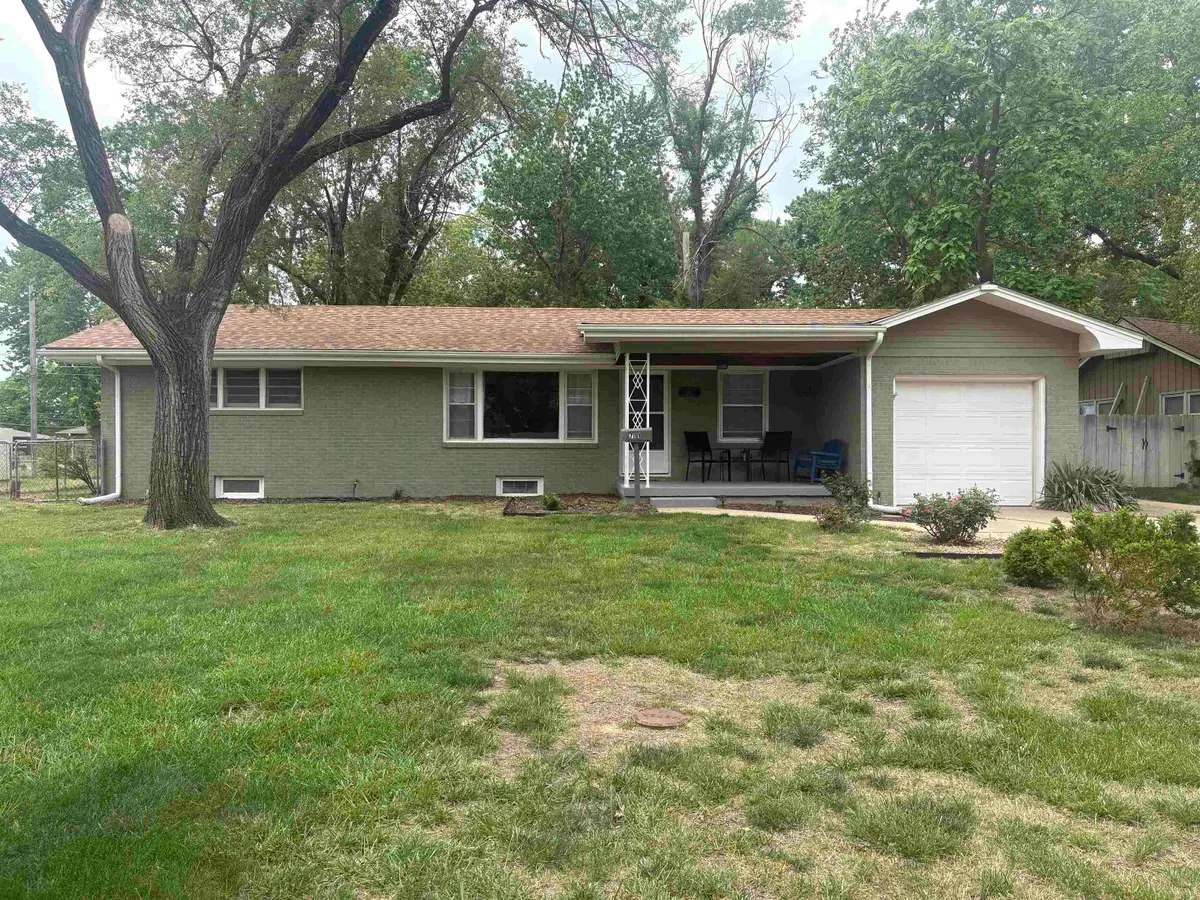 711 N Valleyview St, Wichita, KS 67212 - #1