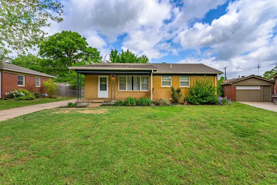 320 Martha Ave, Mulvane, KS 67110 - #2