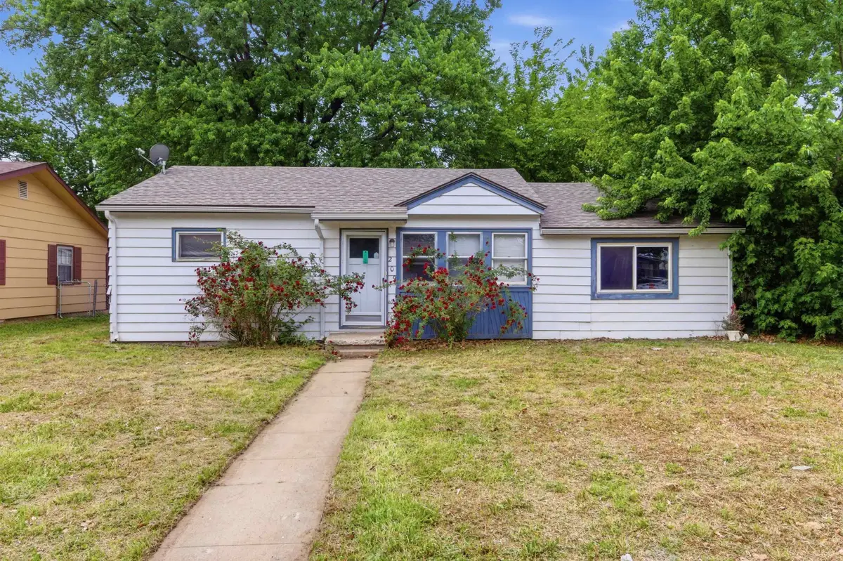 209 S Trout, Haysville, KS 67060 - #1