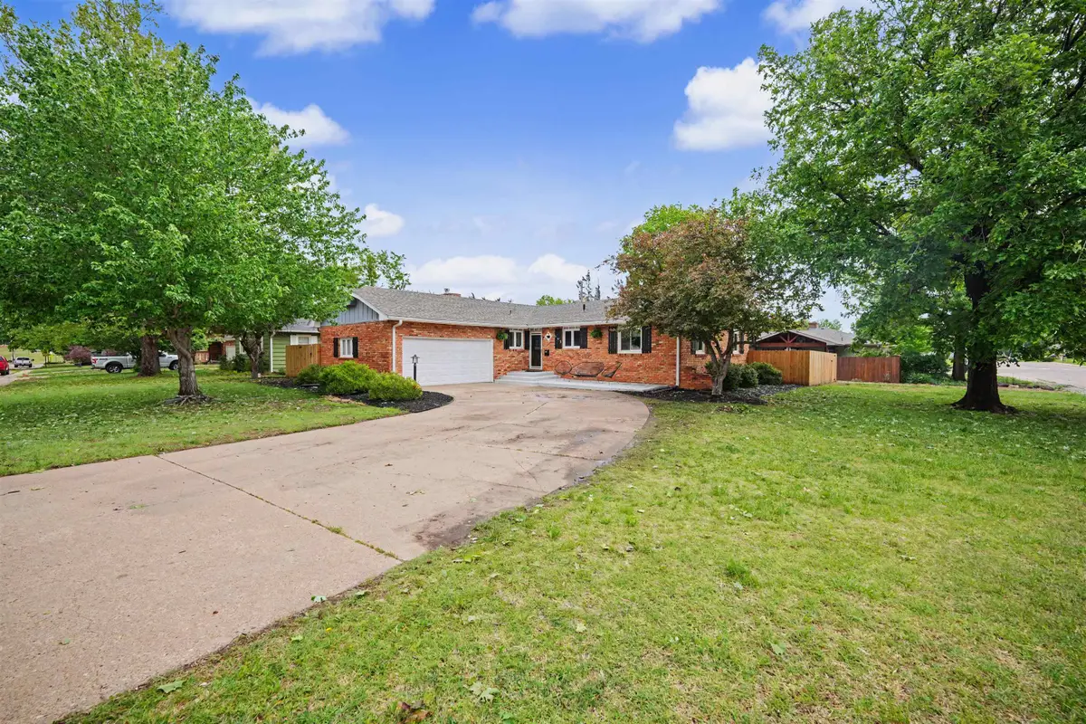 543 Crestwood Rd, Salina, KS 67401 - #1