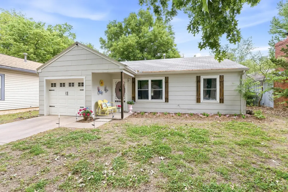 712 E 17th, Winfield, KS 67156 - #1