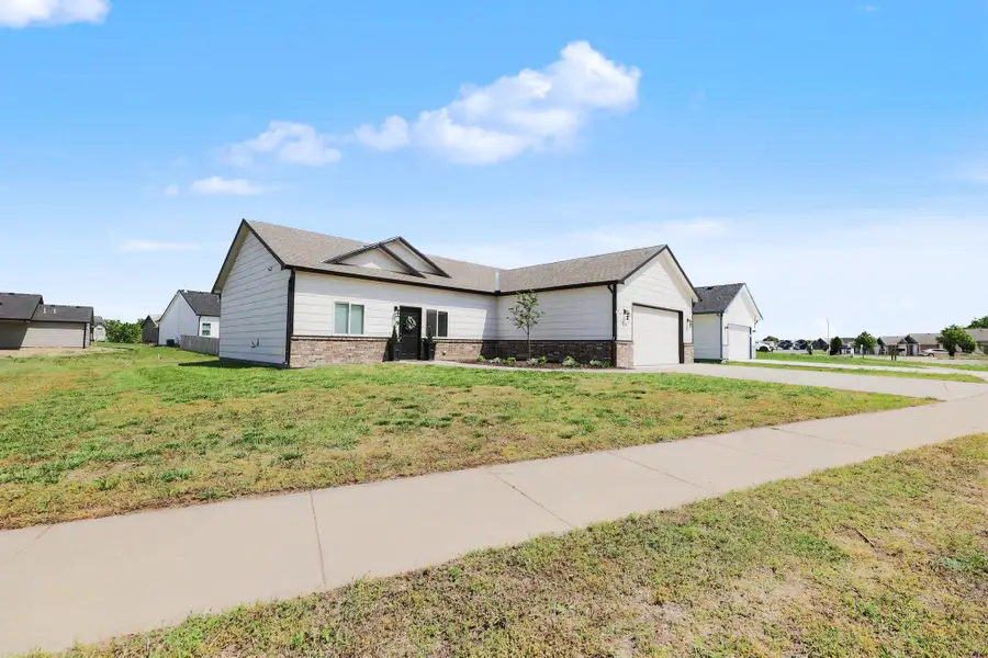 724 N Redbud Ave, Valley Center, KS 67147 - #3