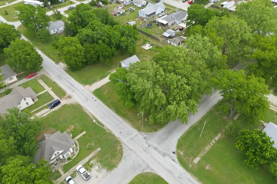 420 W 5th, Belle Plaine, KS 67013 - #2