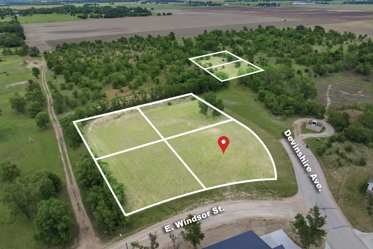 301 N Devinshire Ave, Bentley, KS 67016 - #1