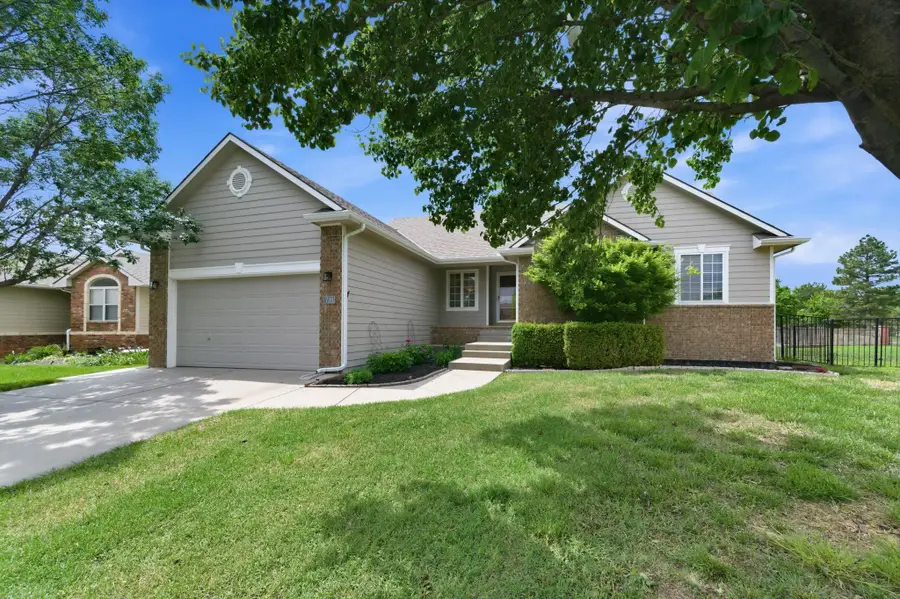 739 Westchester Pl, Andover, KS 67002 - #2