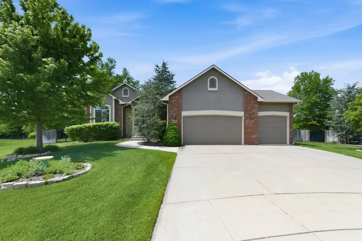 425 S Fawnwood Ct, Wichita, KS 67235-7544 - #1