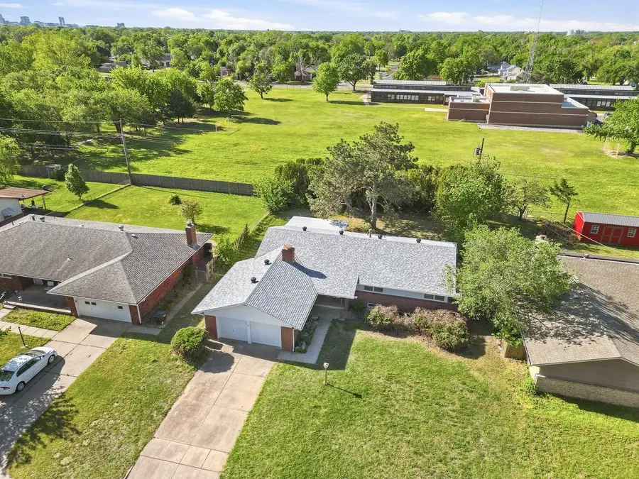 2301 W 16th St N, Wichita, KS 67203 - #3