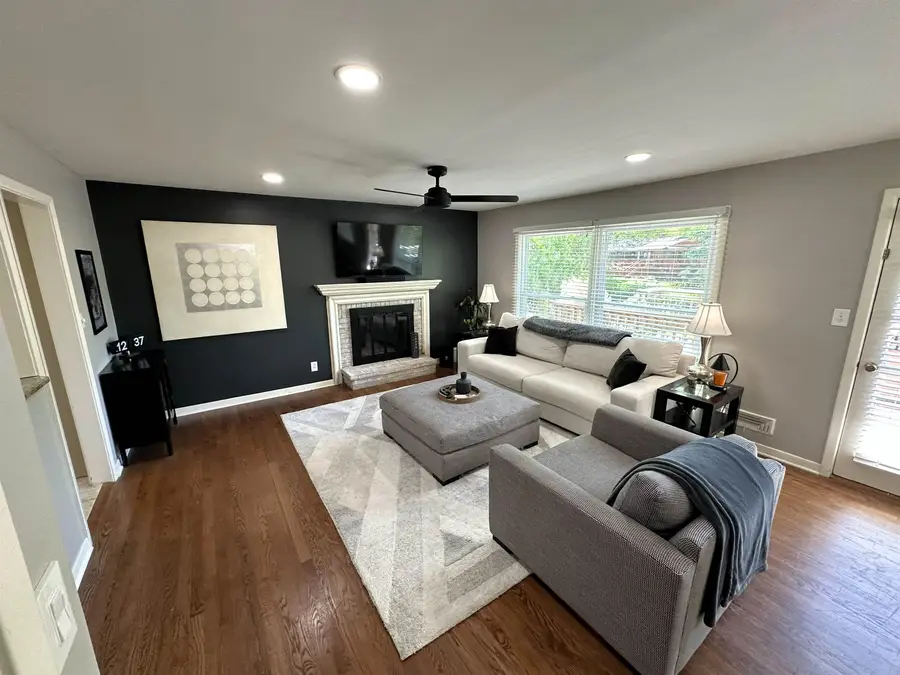 7515 W 71st St, Overland Park, KS 66204 - #3