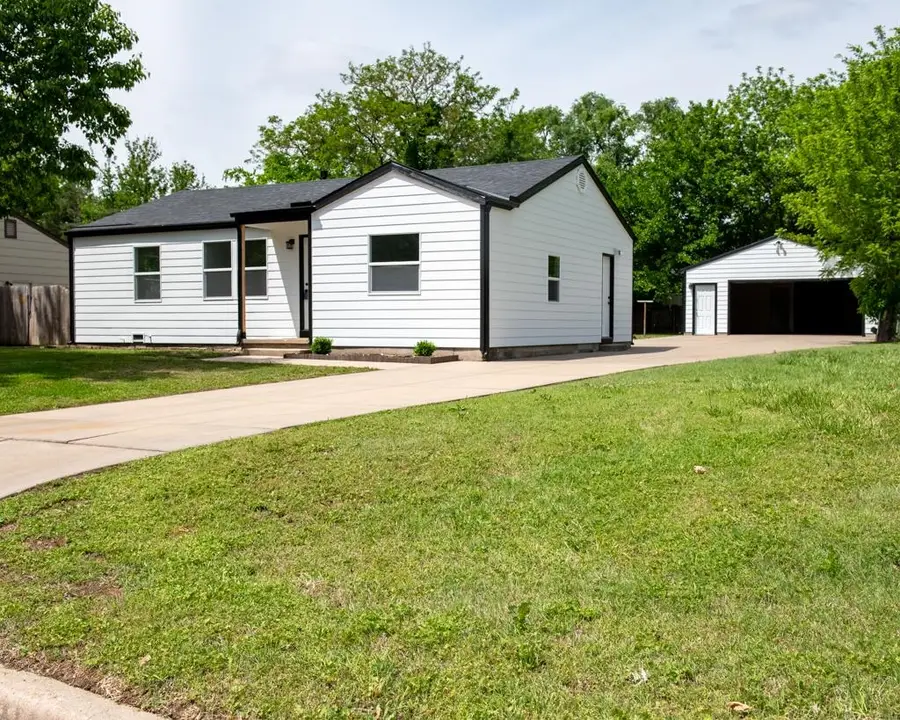 1905 S Faulders Ln, Wichita, KS 67218 - #2