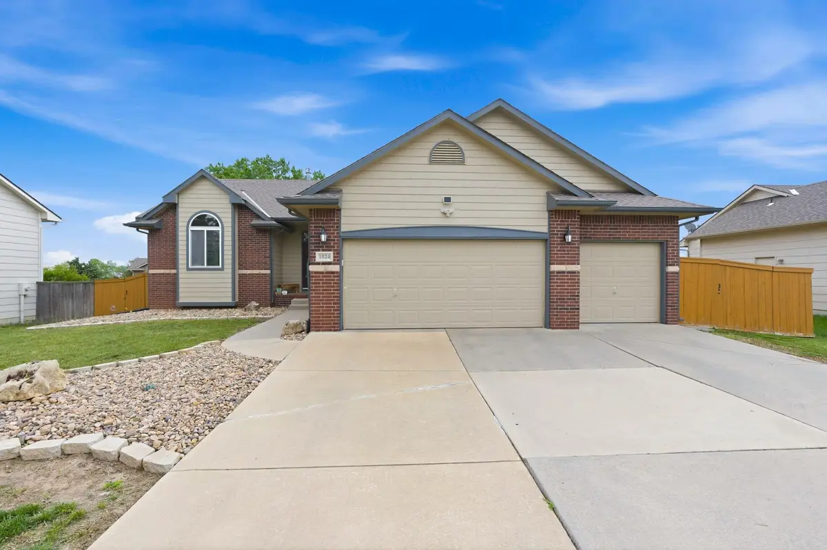 1024 N Crest St, Wichita, KS 67206 - #1