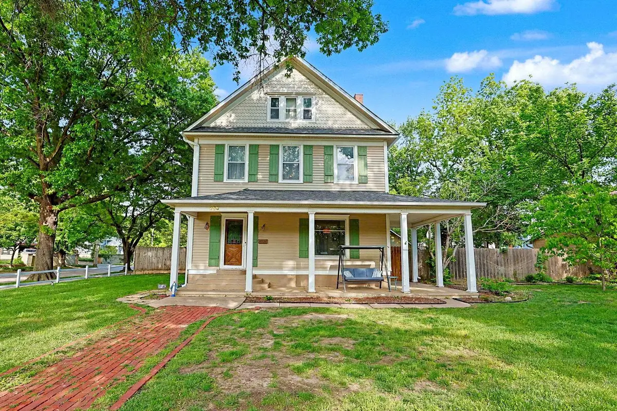 256 N Roosevelt Ave, Wichita, KS 67208 - #1