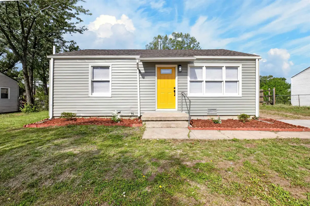 2323 N Estelle Ave, Wichita, KS 67219 - #1