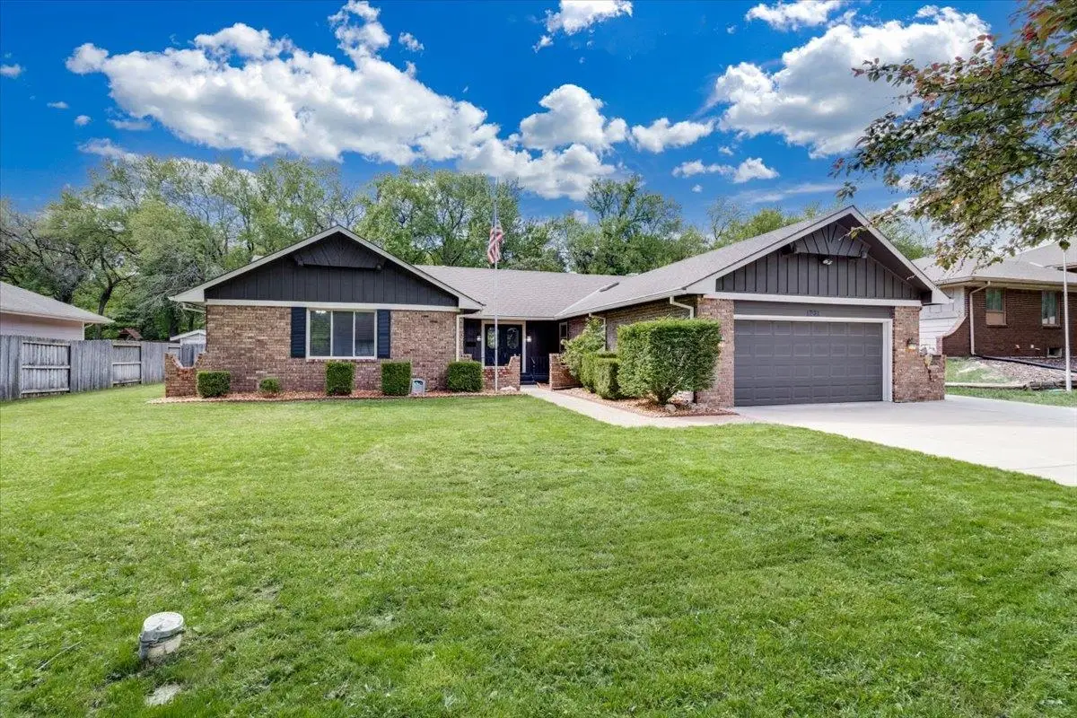 1231 N Dry Creek Dr, Derby, KS 67037 - #1