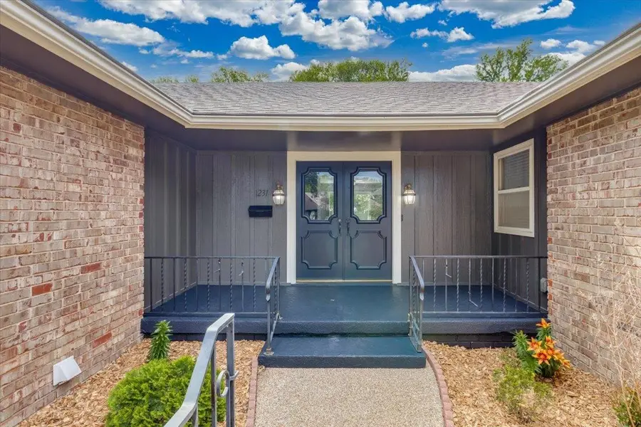 1231 N Dry Creek Dr, Derby, KS 67037 - #2