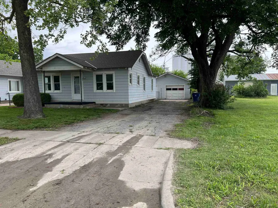 128 S Cedar Ave, Valley Center, KS 67147 - #2