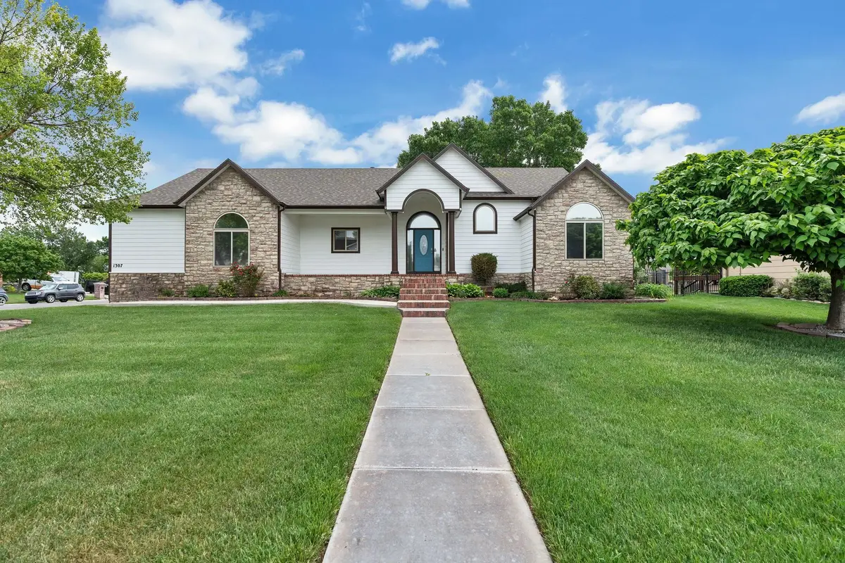 1307 W Hannah Lane, Haysville, KS 67060 - #1