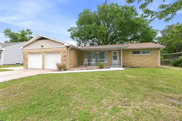 1202 Harrison St, Newton, KS 67114